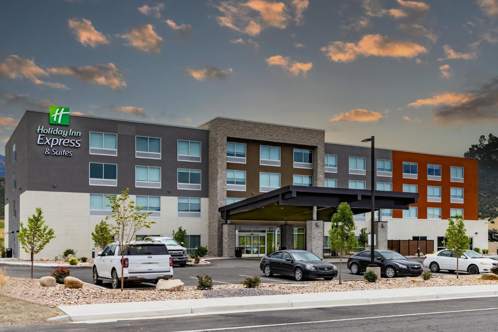 Holiday Inn Express & Suites - Nephi By Ihg Exterior photo