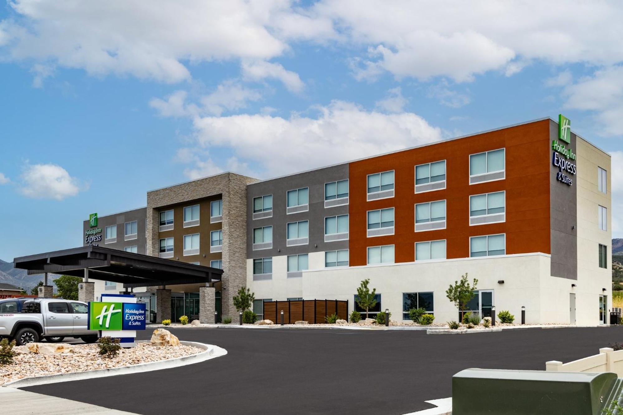 Holiday Inn Express & Suites - Nephi By Ihg Exterior photo